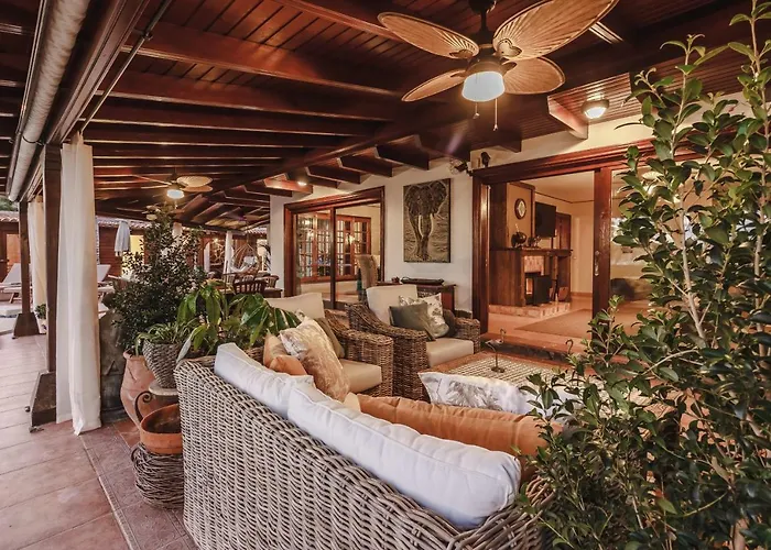 Santa Maria Villa